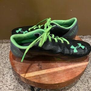 Under armour soccer boy shoes size 3